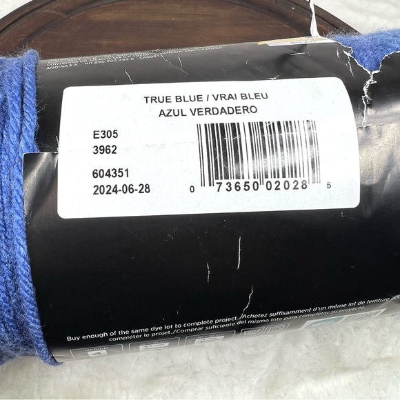 Red Heart Super Saver Ombre Medium Acrylic True Blue Yarn, 482 yd NEW - Picture 6 of 8